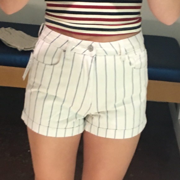 Pacsun white & blue striped shorts - Picture 4 of 4